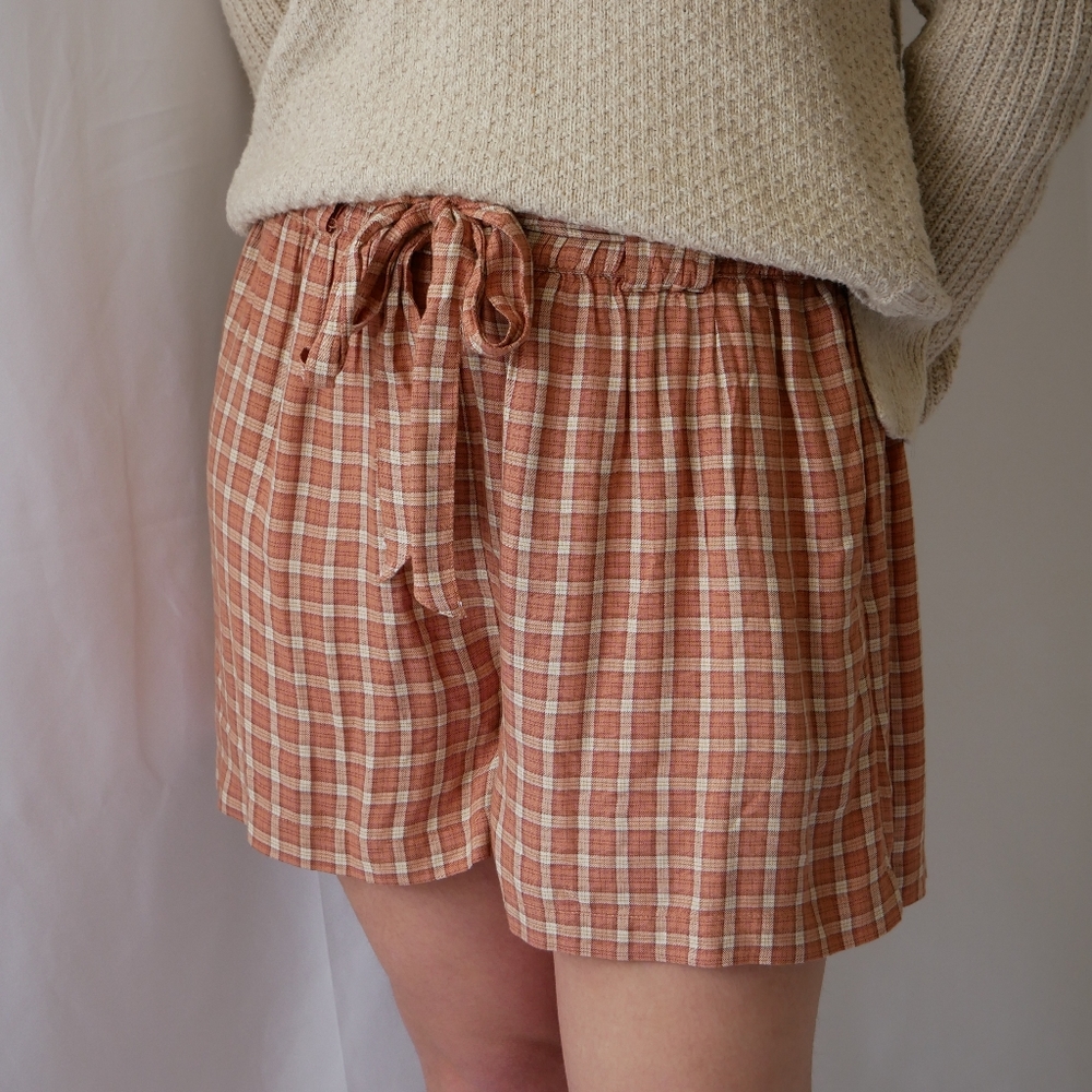 Plaid shorts with a tie front